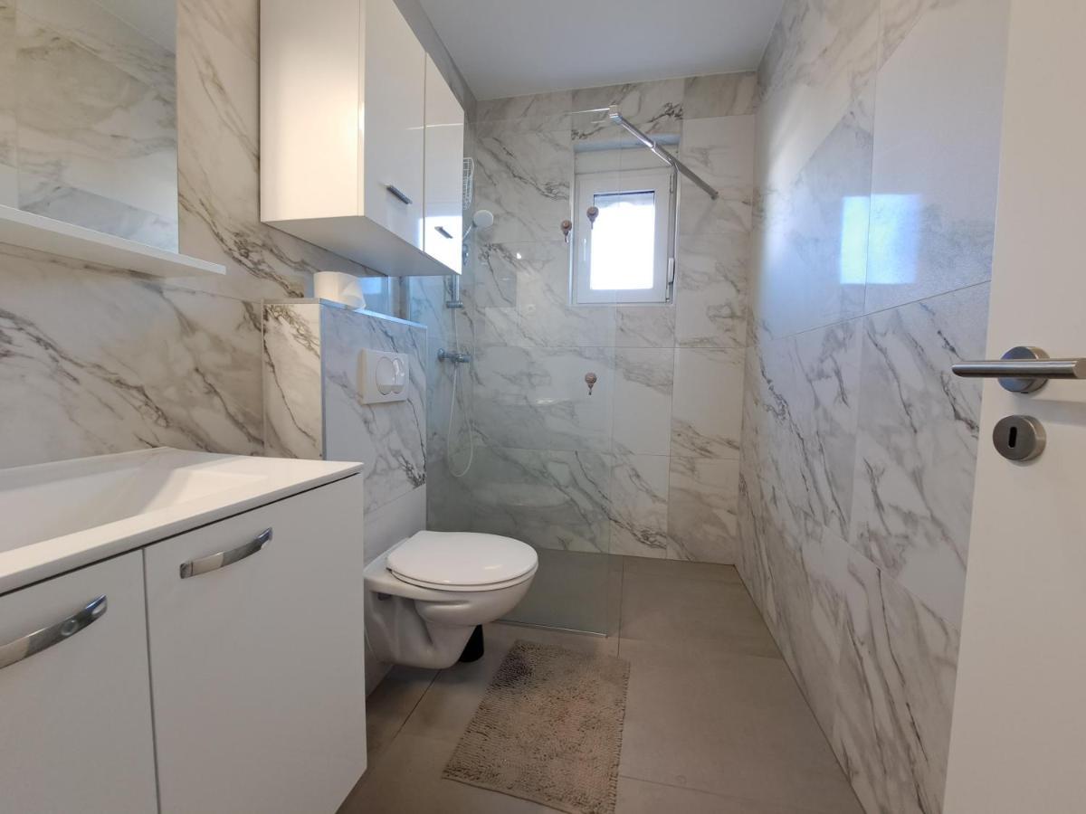 Holiday Apartman Kaštela Exteriör bild