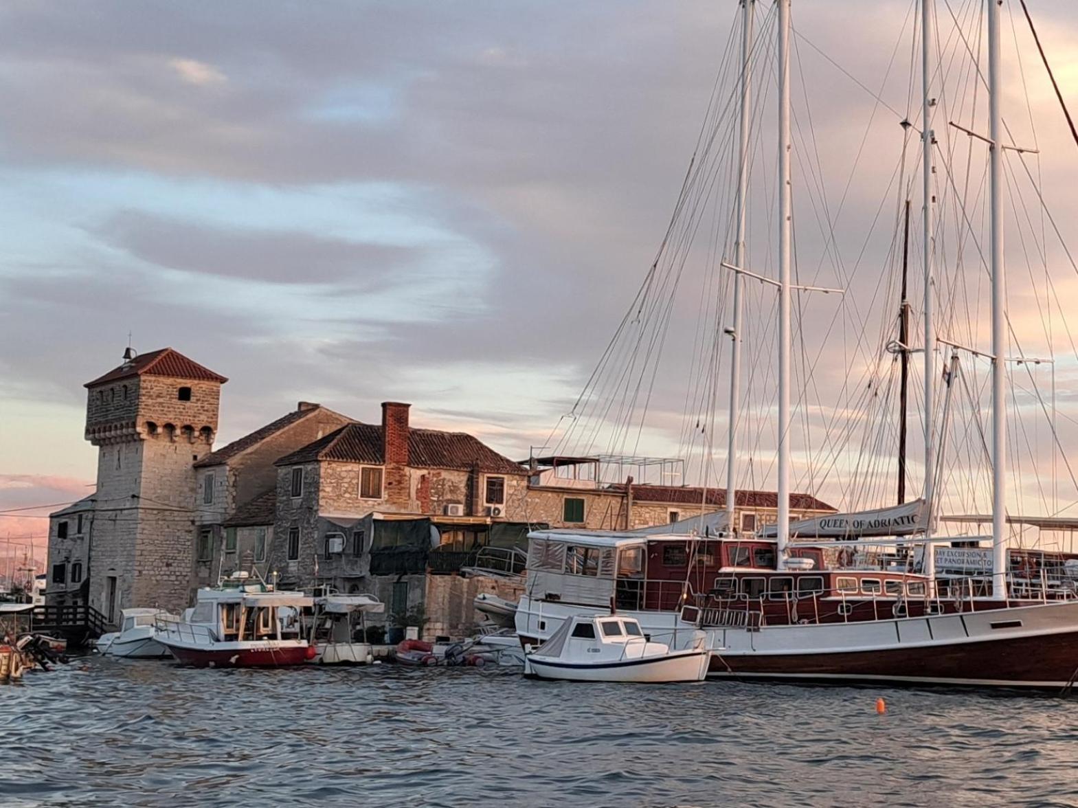 Holiday Apartman Kaštela Exteriör bild