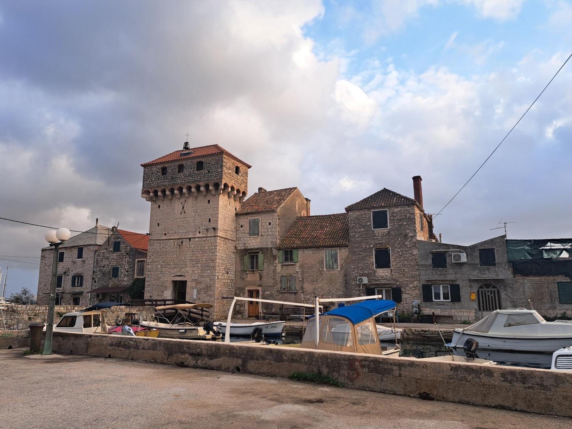 Holiday Apartman Kaštela Exteriör bild